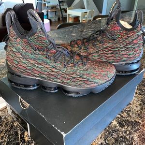 LEBRON XV LMTD NIKE